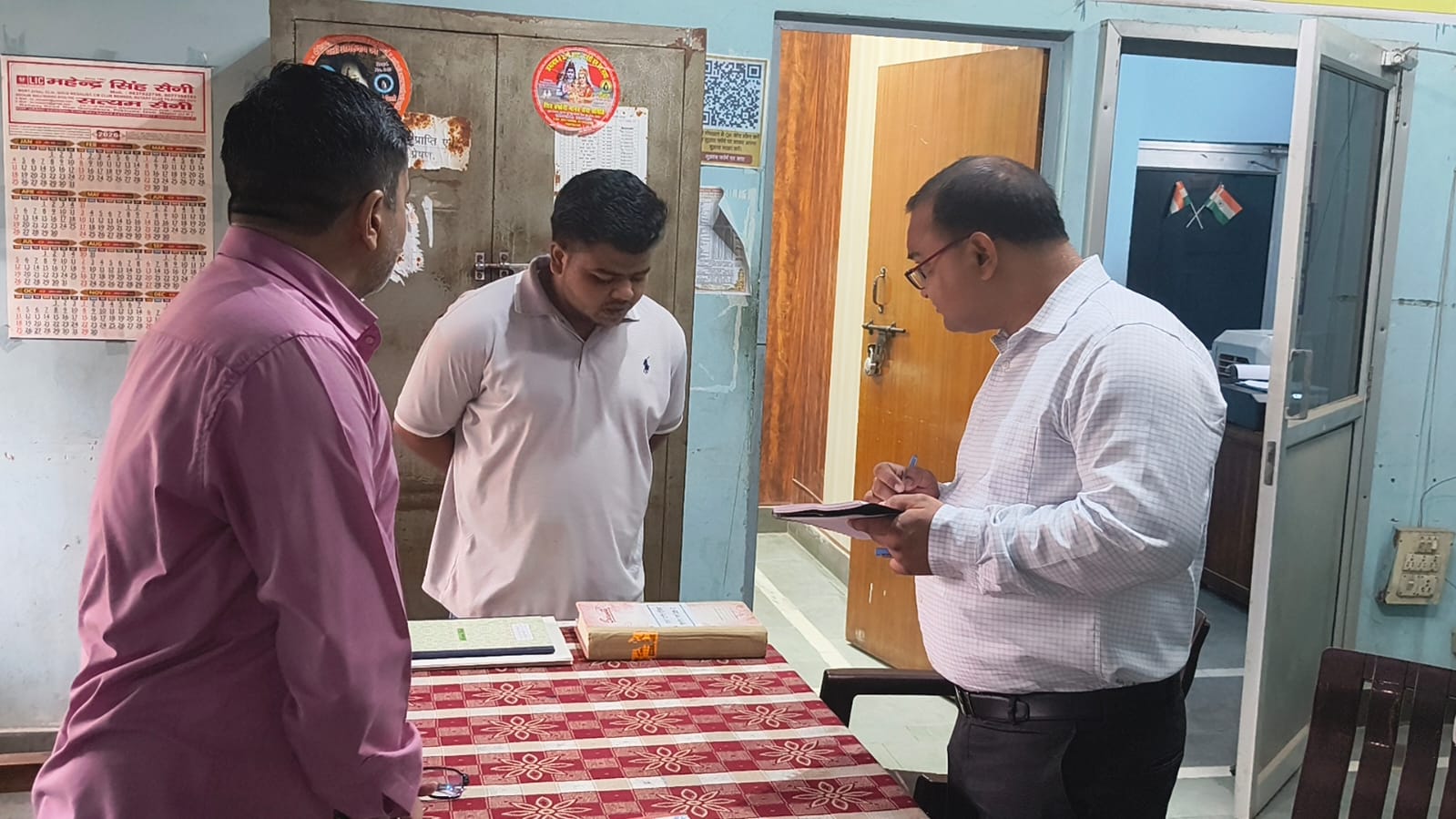 औचक निरीक्षण से नगर पालिका में मची हलचल, एडीएम संदीप कुमार ने खंगाले रिकॉर्ड, दिए सख्त निर्देश