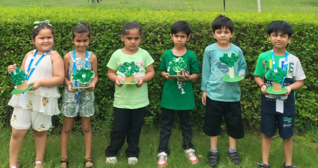 पौधारोपण के साथ पर्यावरण संरक्षण का लिया संकल्प, वन महोत्सव में गूंजा प्रकृति बचाने का संदेश
