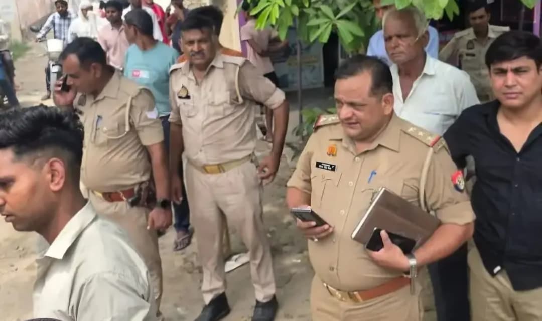गढ़मुक्तेश्वर में सड़क किनारे मिला 40 वर्षीय व्यक्ति का शव, पोस्टमार्टम रिपोर्ट से खुलेगा मौत का राज