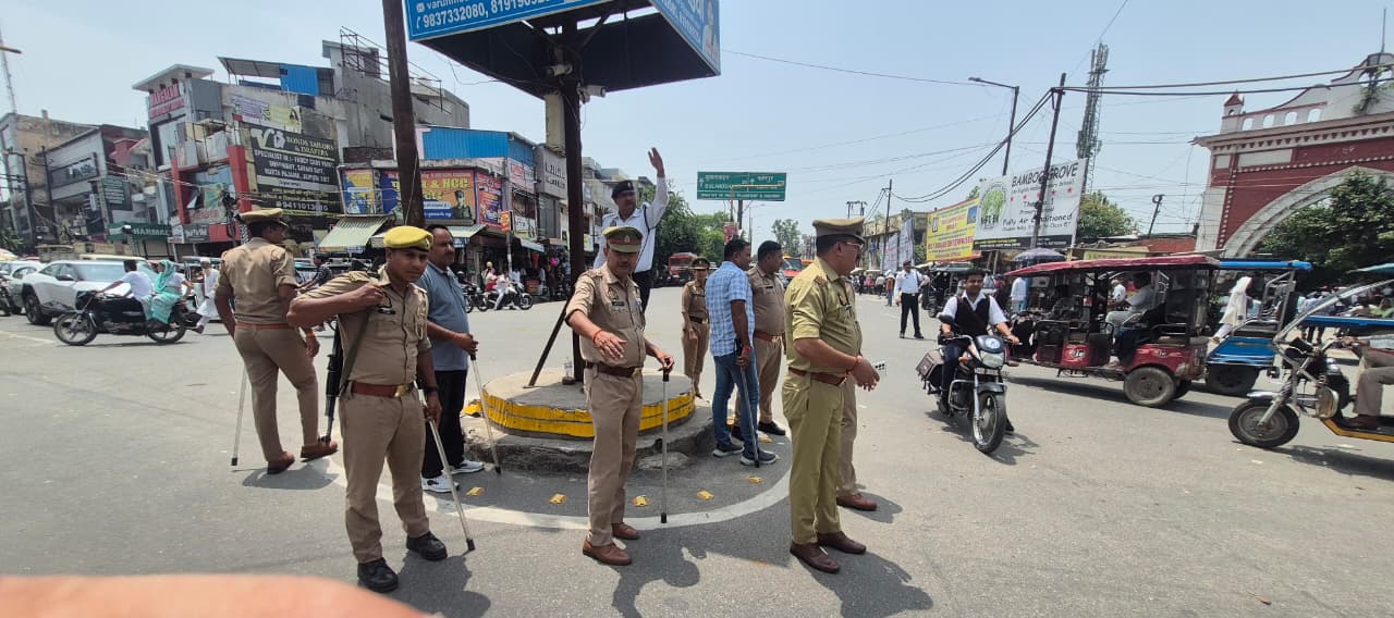 तपती धूप में सड़क पर उतरे कोतवाली प्रभारी मनीष चौहान, खुद संभाली ट्रैफिक की कमान