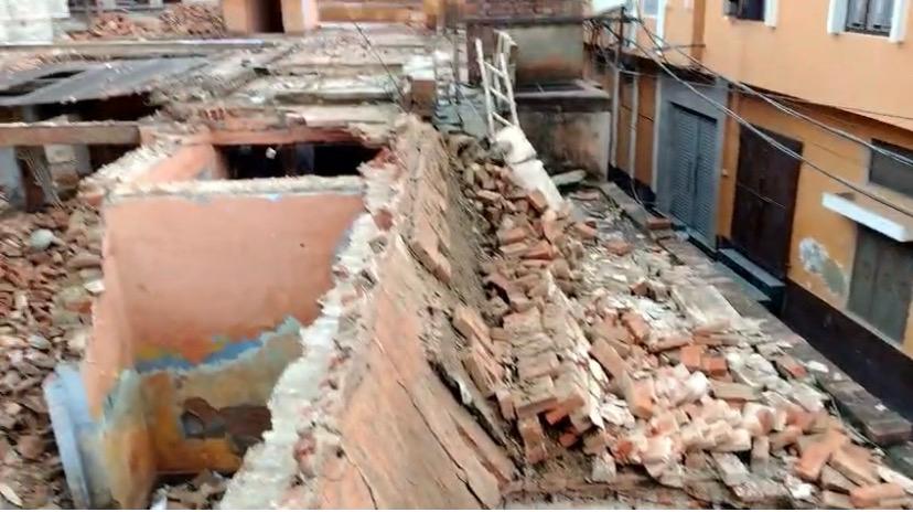 धर्मशाला का लेंटर दुकानों पर गिरा, 50 साल पुरानी दुकान क्षतिग्रस्त; साजिश का आरोप, जांच शुरू