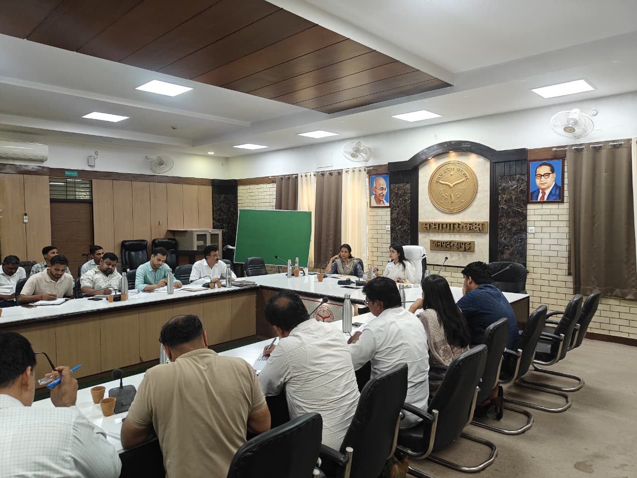ग्राम पंचायतों में विकास कार्यों में लापरवाही बर्दाश्त नहीं, समयबद्ध गुणवत्ता के साथ पूरे हों सभी कार्य: डीएम