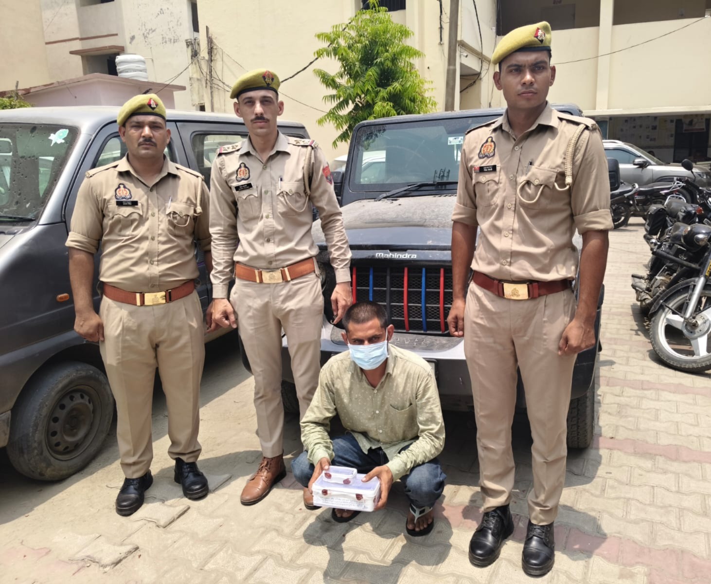 युवती पर पिस्टल से फायर करने वाला आरोपी गिरफ्तार, थार कार और अवैध हथियार बरामद