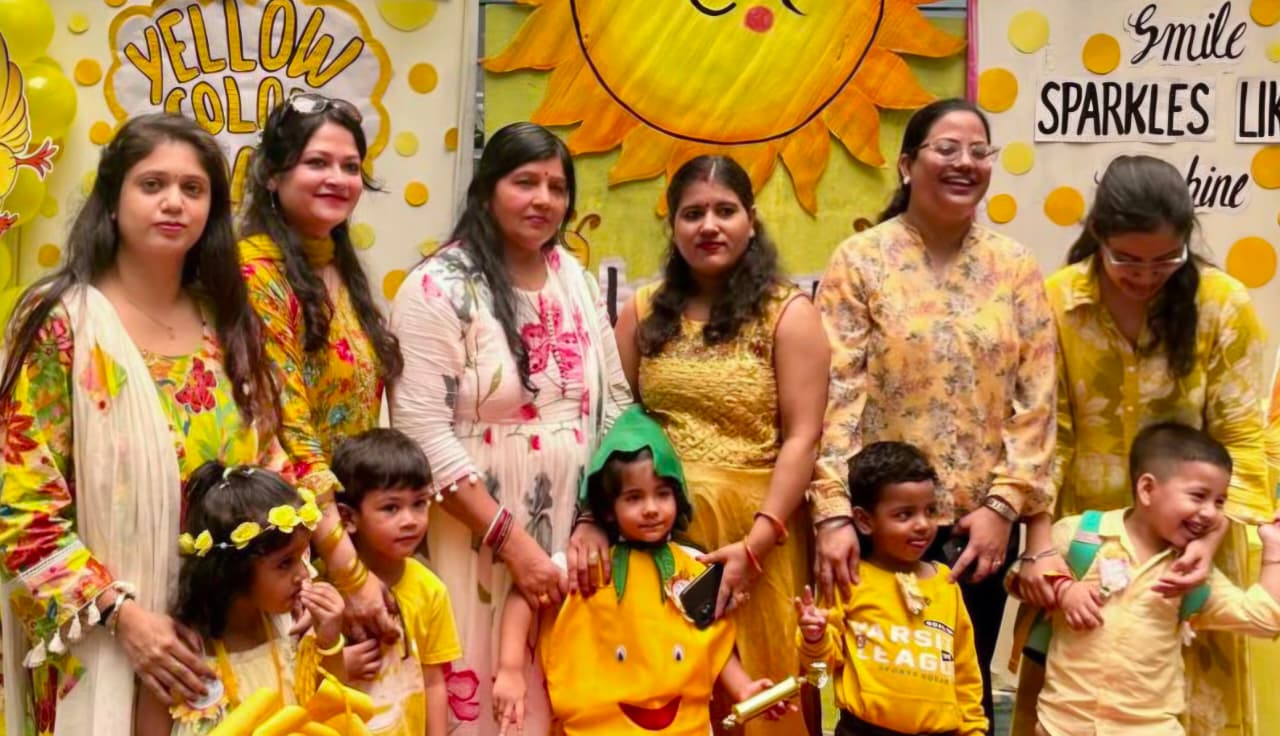 पीले रंग की चमक में निखरी नन्हों की मुस्कान, ब्रेनवेव्स इंटरनेशनल स्कूल में 'येलो डे–माय सनशाइन' बना यादगार