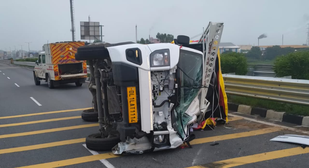 बागड़पुर फ्लाईओवर पर मौत बनकर दौड़ी पिकअप, रिक्शा चालक की दर्दनाक मौत,