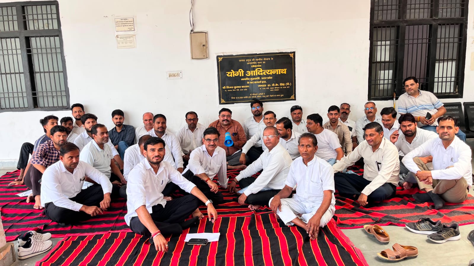 अध्यादेश वापस लेने के आश्वासन पर खत्म हुई धौलाना तहसील की हड़ताल