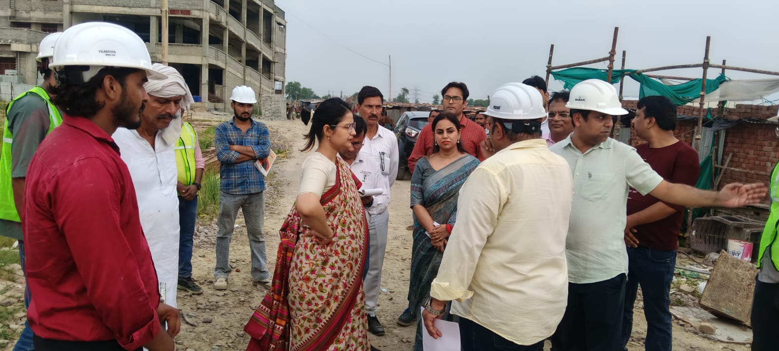मुख्यमंत्री मॉडल कंपोजिट विद्यालय के निर्माण कार्य का डीएम ने किया निरीक्षण, गुणवत्ता से समझौता न करने के निर्देश
