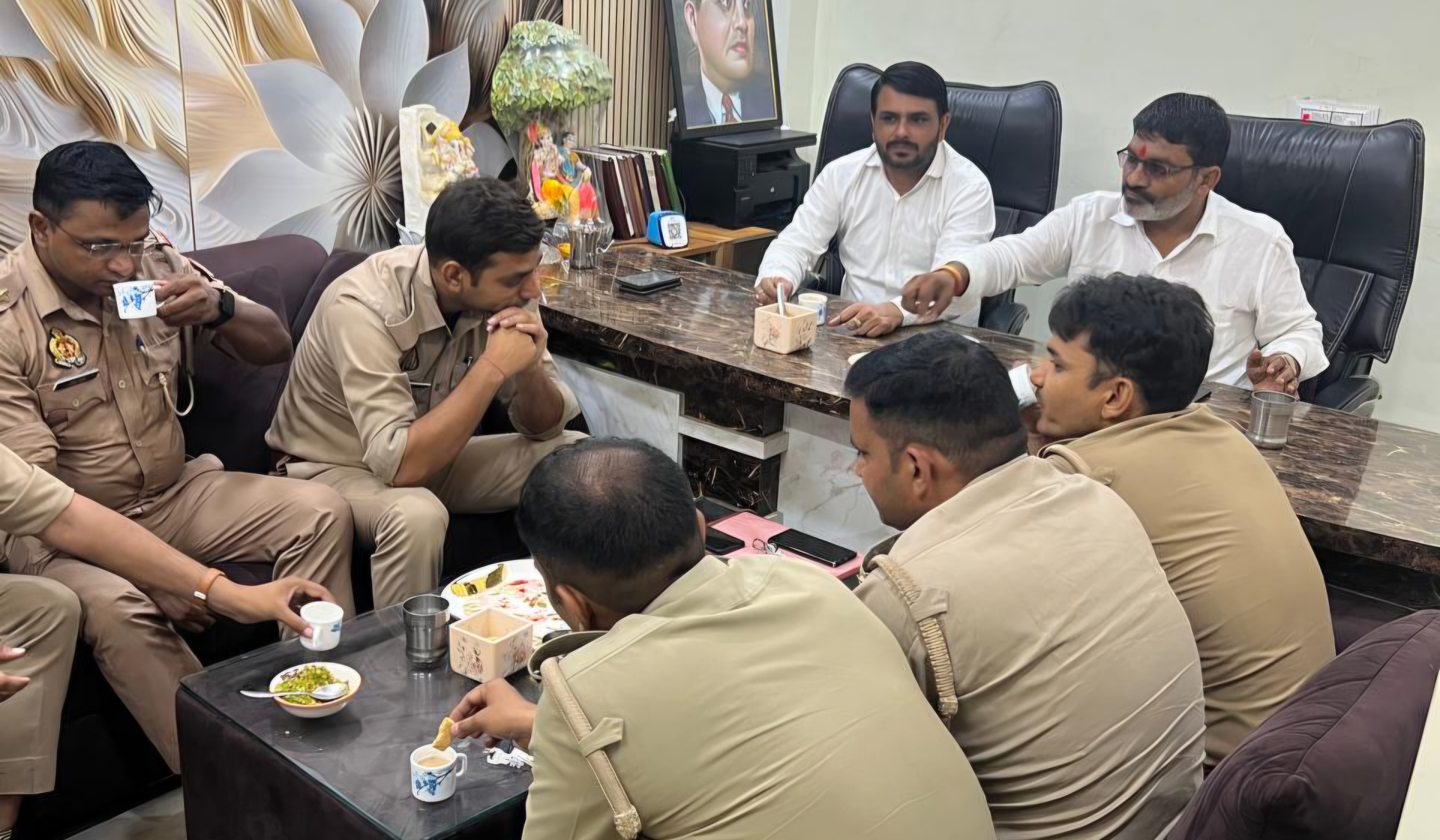 पीड़ित परिवार से मिलने जा रहे संगठन के राष्ट्रीय अध्यक्ष को रोका, कार्यकर्ताओं को घरों में किया नजरबंद