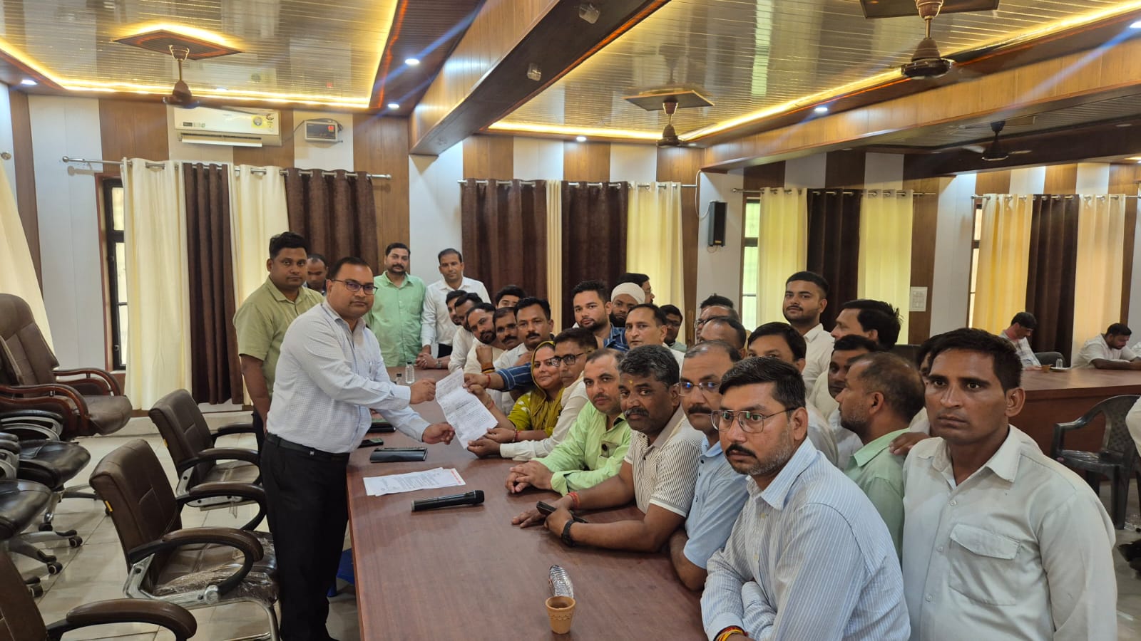 20 हजार स्टांप वेंडरों ने मुख्यमंत्री से लगाई गुहार, बोले- शासनादेश वापस लें, नहीं तो एक लाख लोगों पर आएगा रोजी-रोटी का संकट