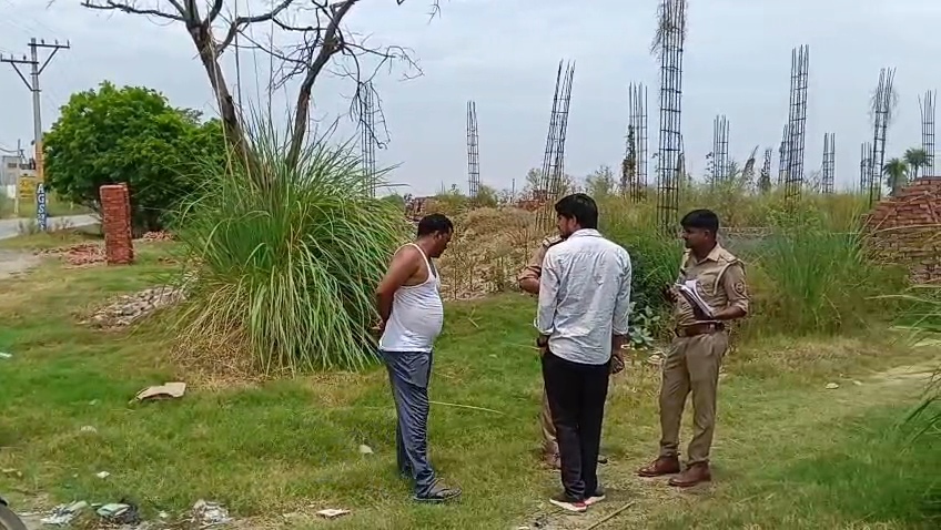 रहस्यमय परिस्थितियों में बुजुर्ग का शव मिलने से मचा हड़कंप, कई दिन पुरानी बताई जा रही लाश