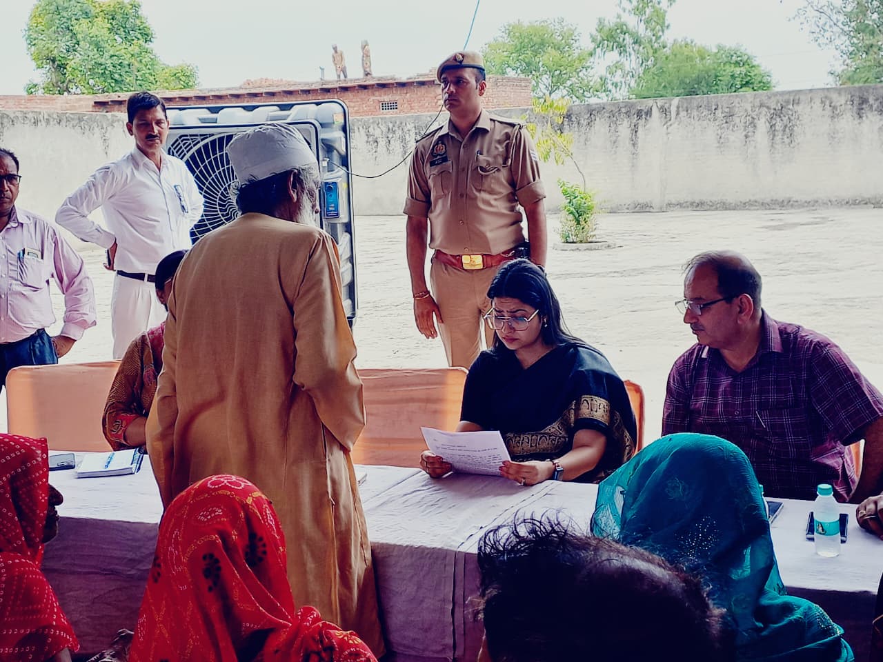 चकबंदी में पारदर्शिता से नहीं होगा कोई समझौता, हर किसान को मिलेगा न्याय: डीएम कविता मीना